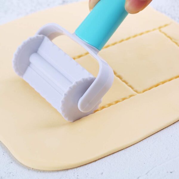 Rolling-biscuit-cutter-mold